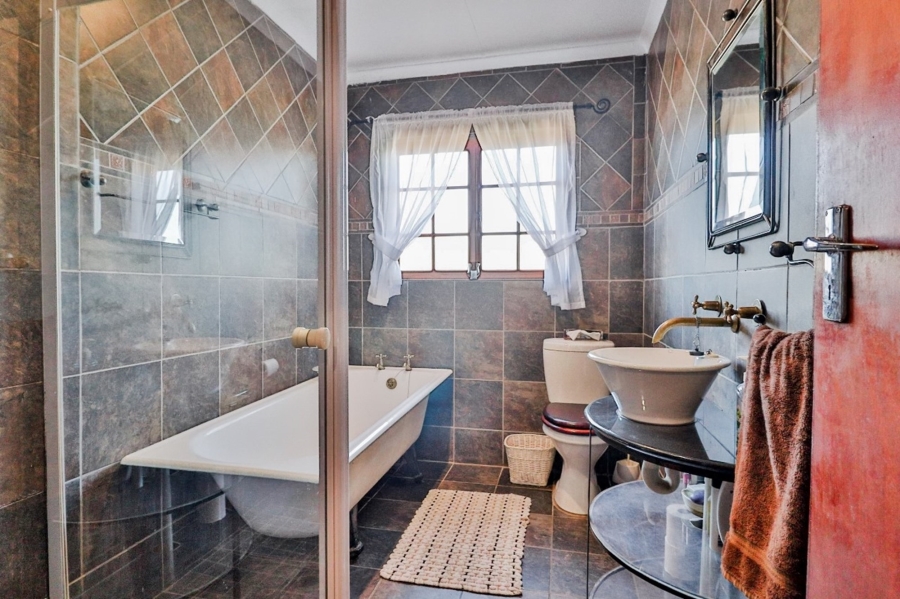 3 Bedroom Property for Sale in Hooikraal Western Cape